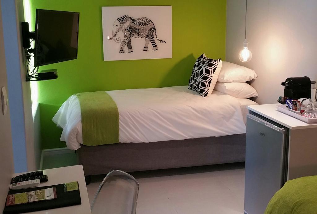 Bed and Breakfast The Vibe Dorp Street Стелленбос Экстерьер фото